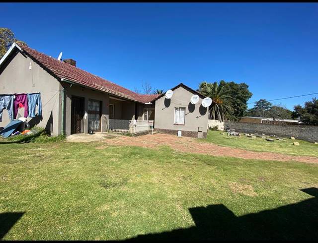 8 BEDROOM HOUSE FOR SALE IN RHODESFIELD